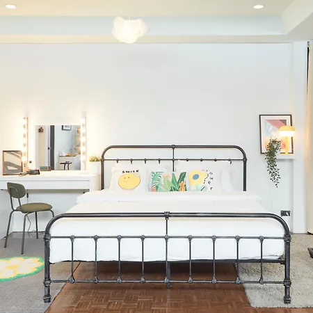 Spacious Design Loft With Rooftop